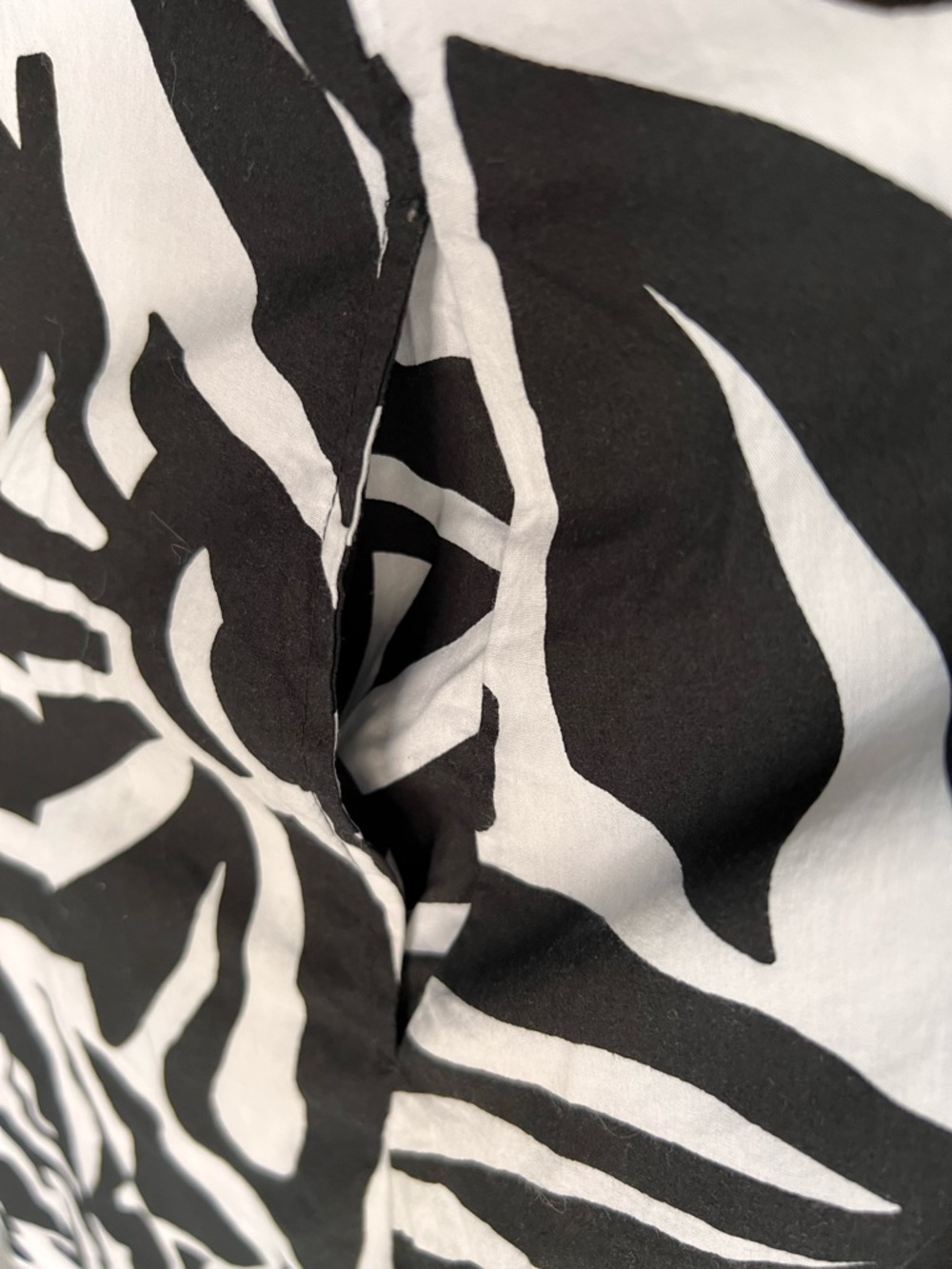 MSK Black & White Abstract Buttoned dress - Picture 9 of 13